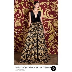 Tadashi Shoji gown BRAND NEW and IT HAS POCKETS!!!